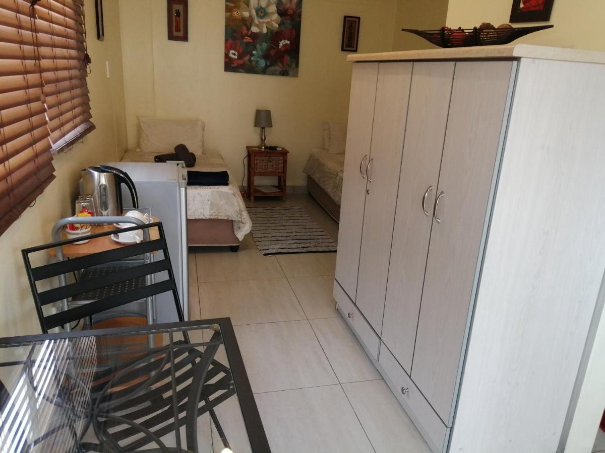 Esperanca Guesthouse Windhoek Bagian luar foto