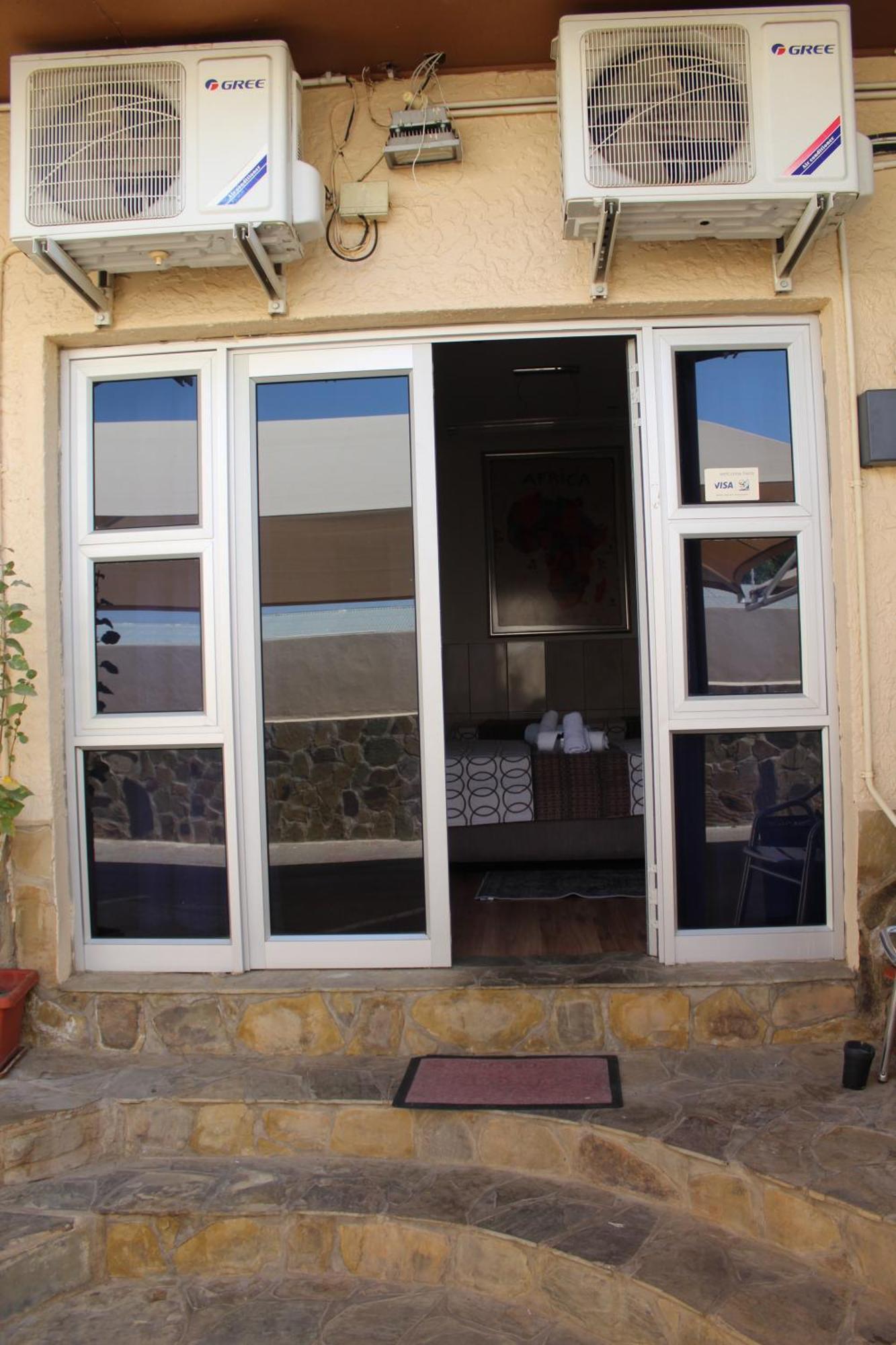 Esperanca Guesthouse Windhoek Bagian luar foto