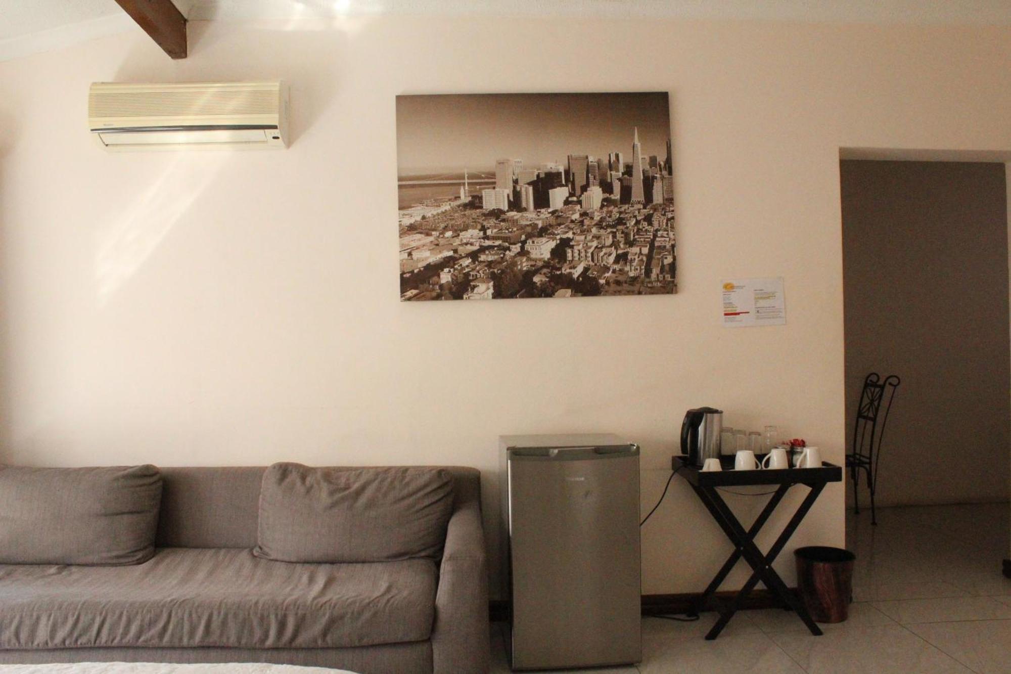 Esperanca Guesthouse Windhoek Bagian luar foto