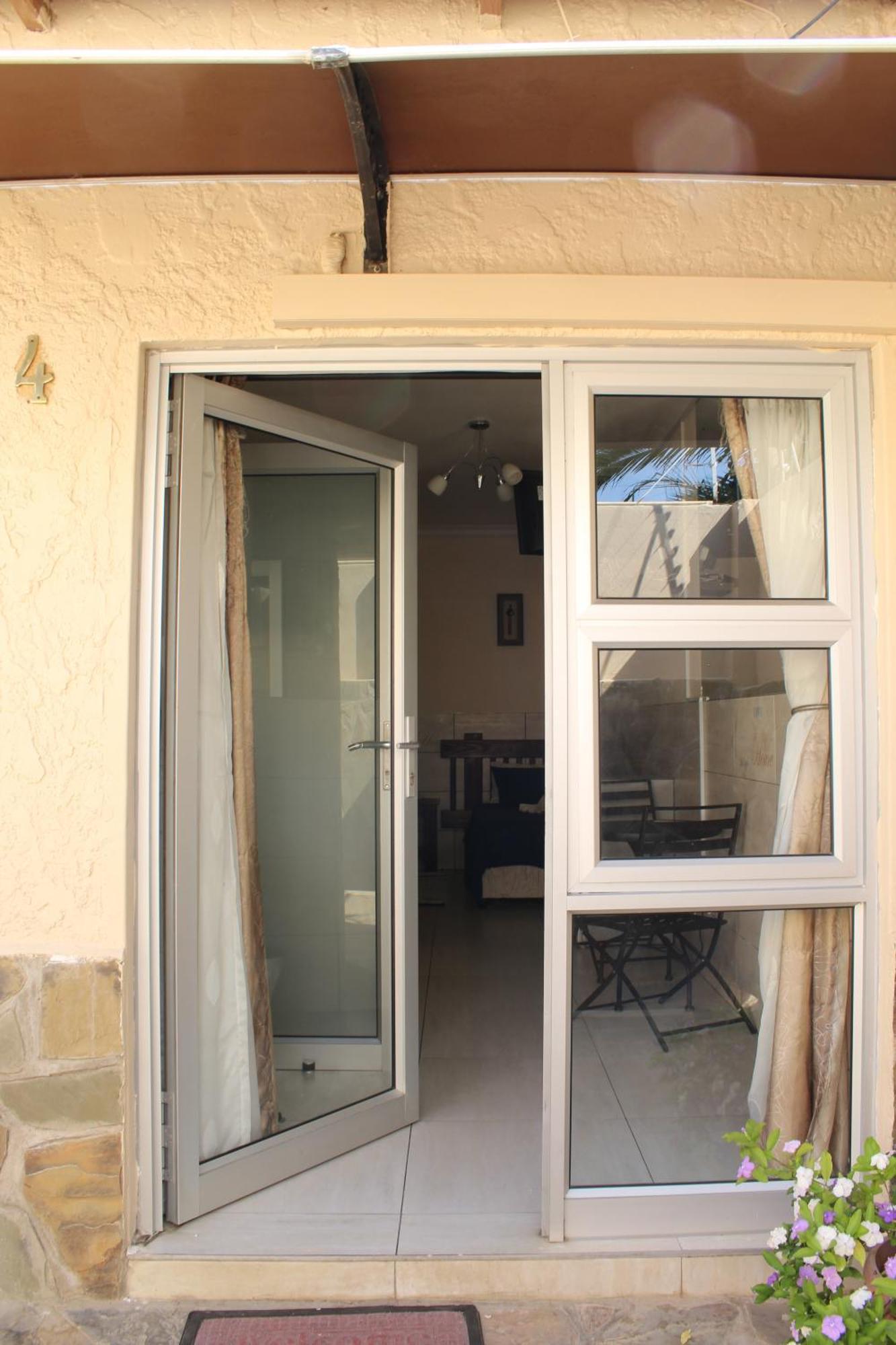 Esperanca Guesthouse Windhoek Bagian luar foto