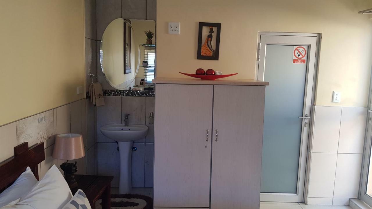 Esperanca Guesthouse Windhoek Bagian luar foto
